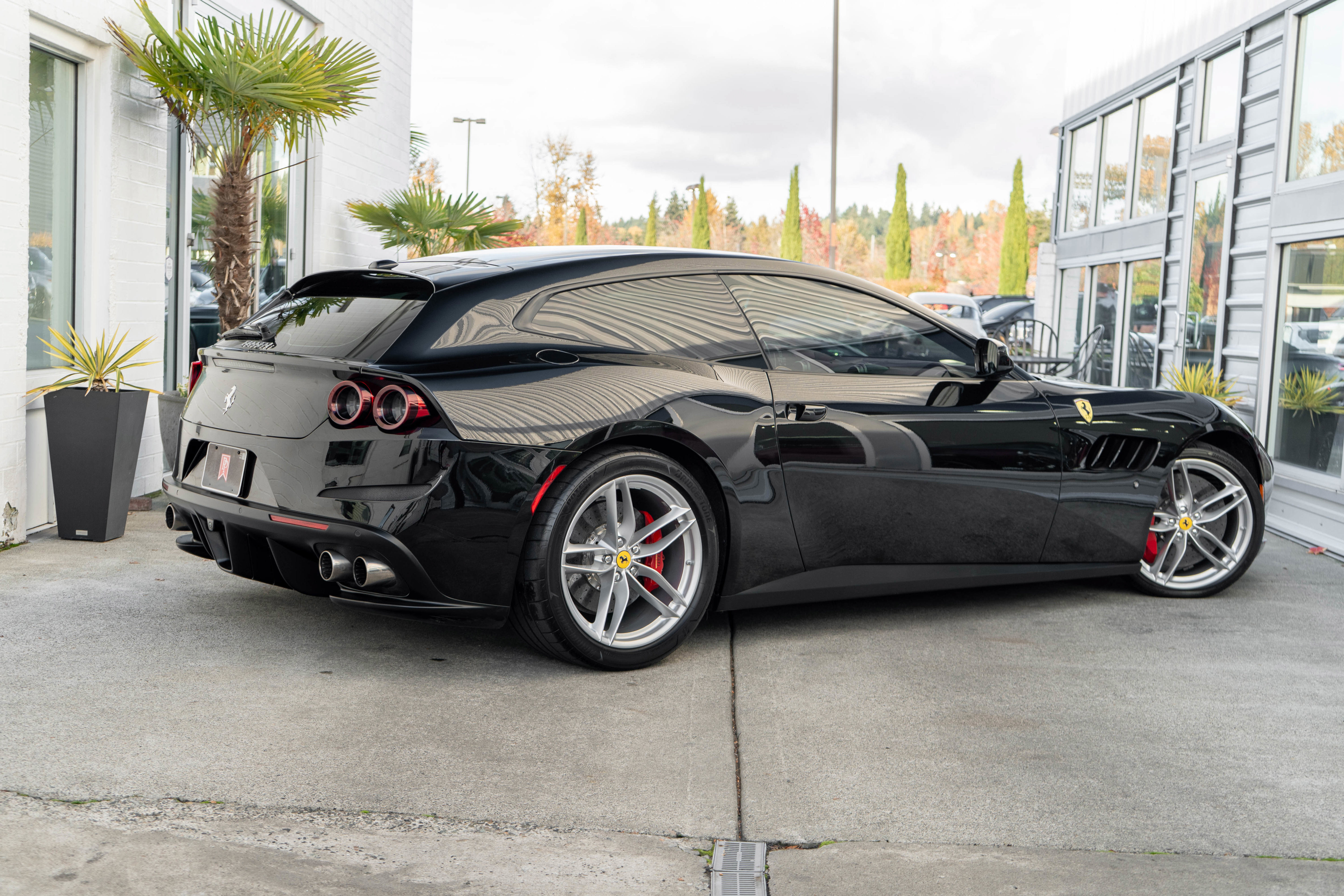 Used 2018 Ferrari GTC4Lusso T RWD image 7
