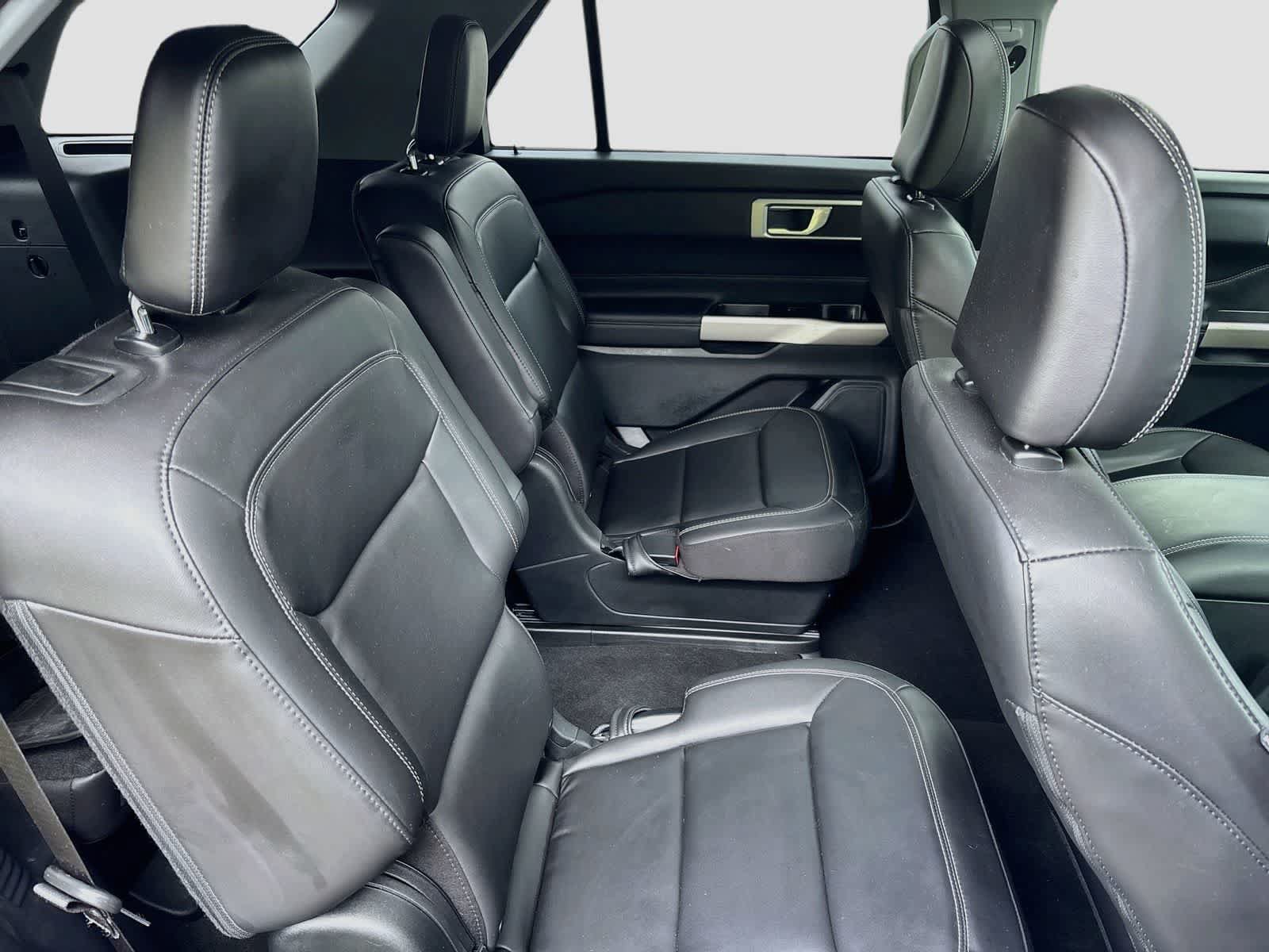 Used 2023 Ford Explorer XLT w/ Equipment Group 202A AWD/4WD image 29