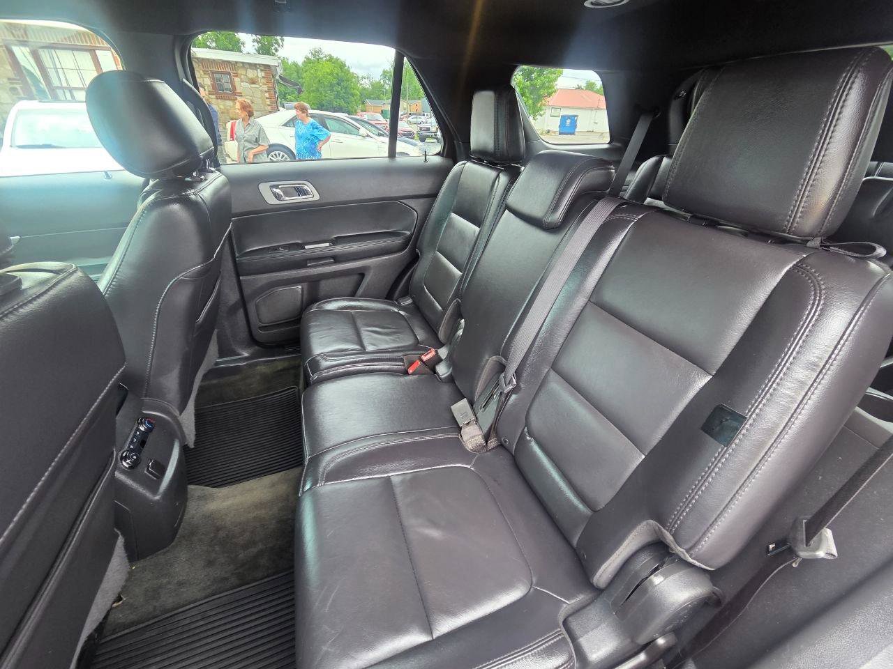 Used 2014 Ford Explorer XLT w/ Equipment Group 202A FWD image 15
