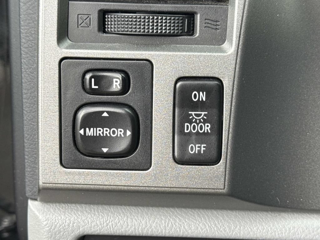 Used 2016 Toyota Sequoia SR5 AWD/4WD image 43