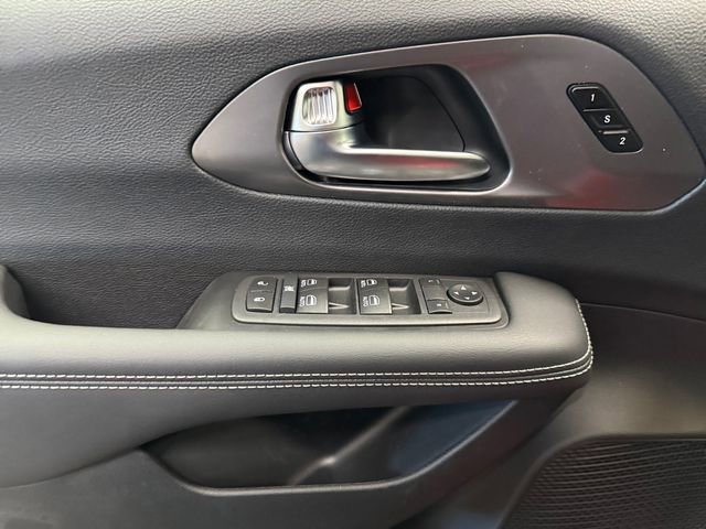 New 2026 Chrysler Pacifica Select FWD image 24