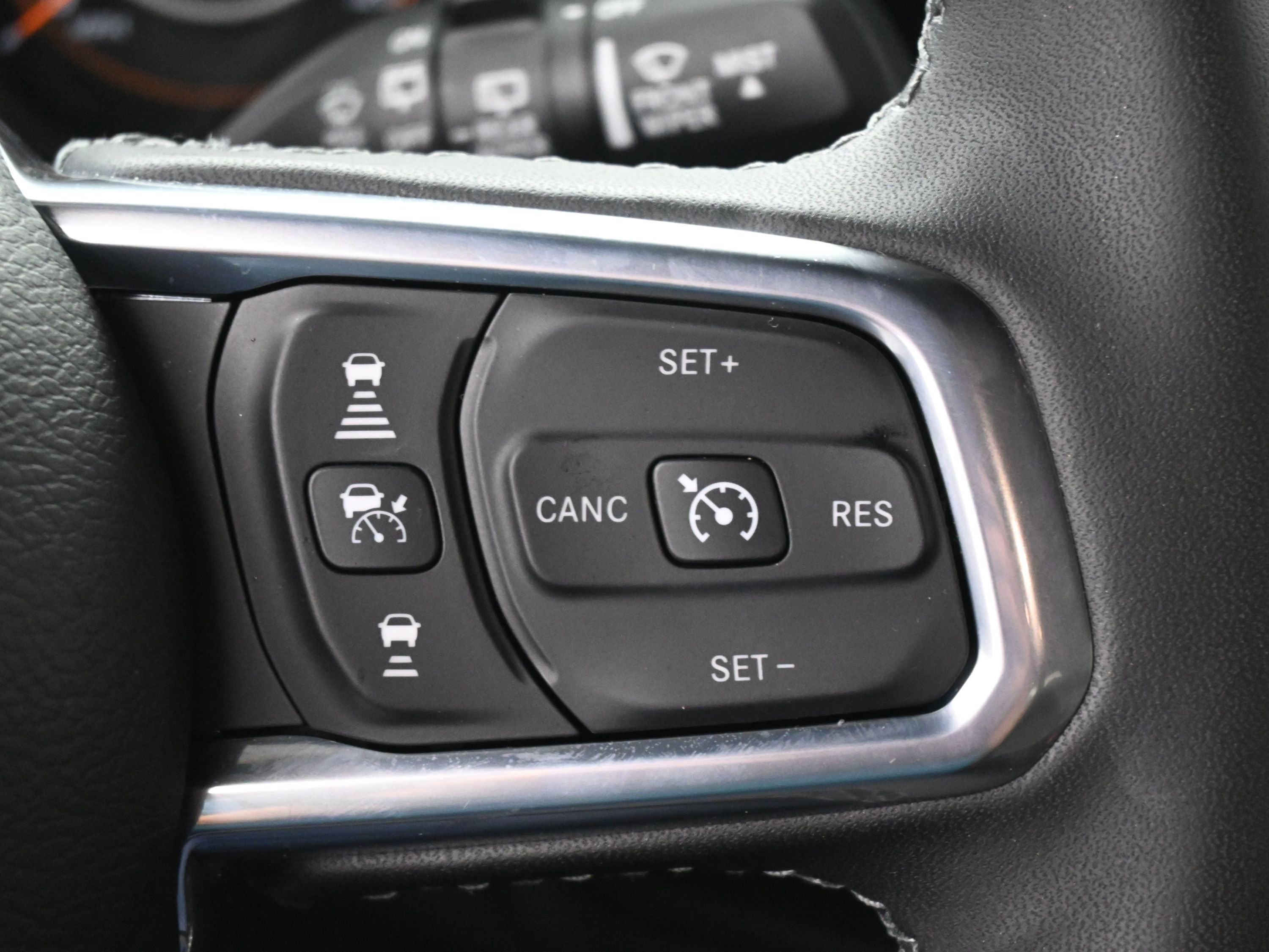 Used 2025 Jeep Wrangler Sahara image 21