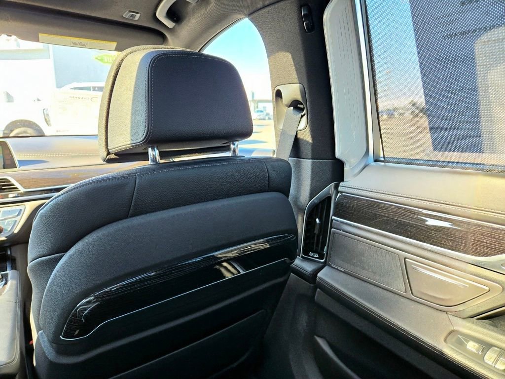 Used 2018 BMW 740e xDrive w/ M Sport Package AWD/4WD image 48