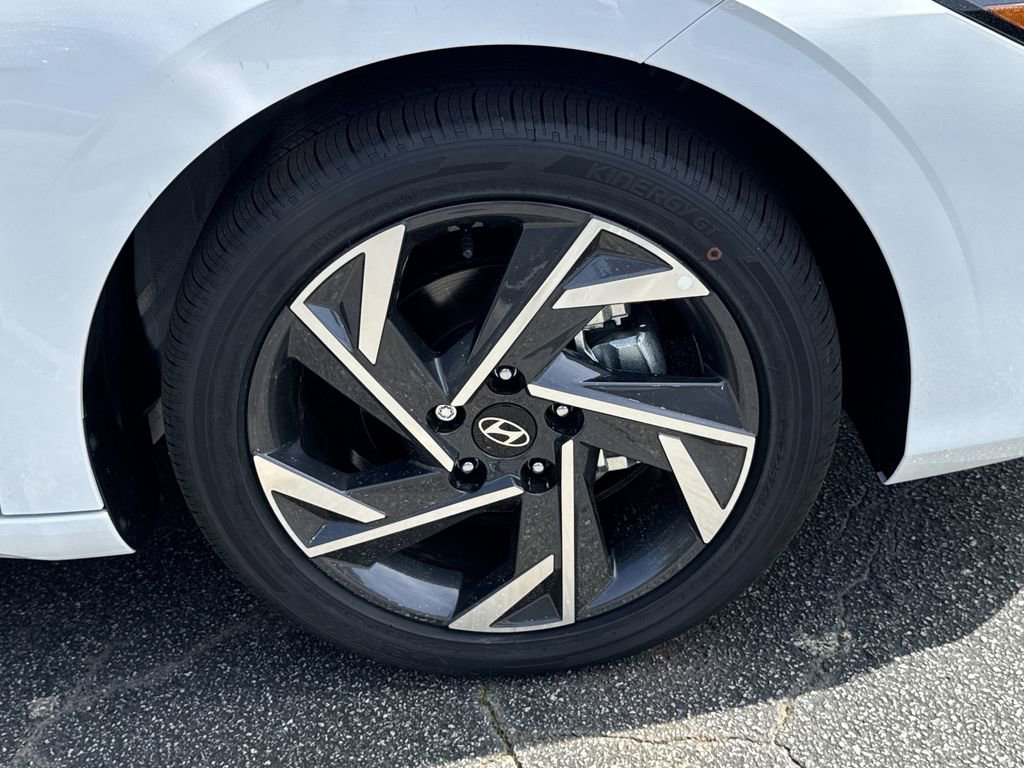 New 2025 Hyundai Elantra SEL FWD image 12