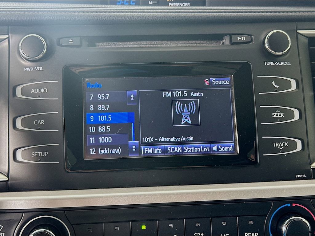 Used 2019 Toyota Highlander LE image 14