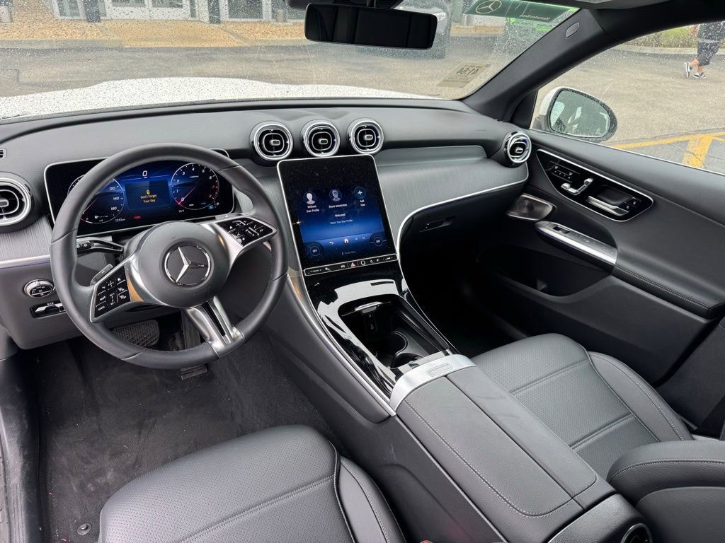 Used 2025 Mercedes-Benz GLC 300 image 13