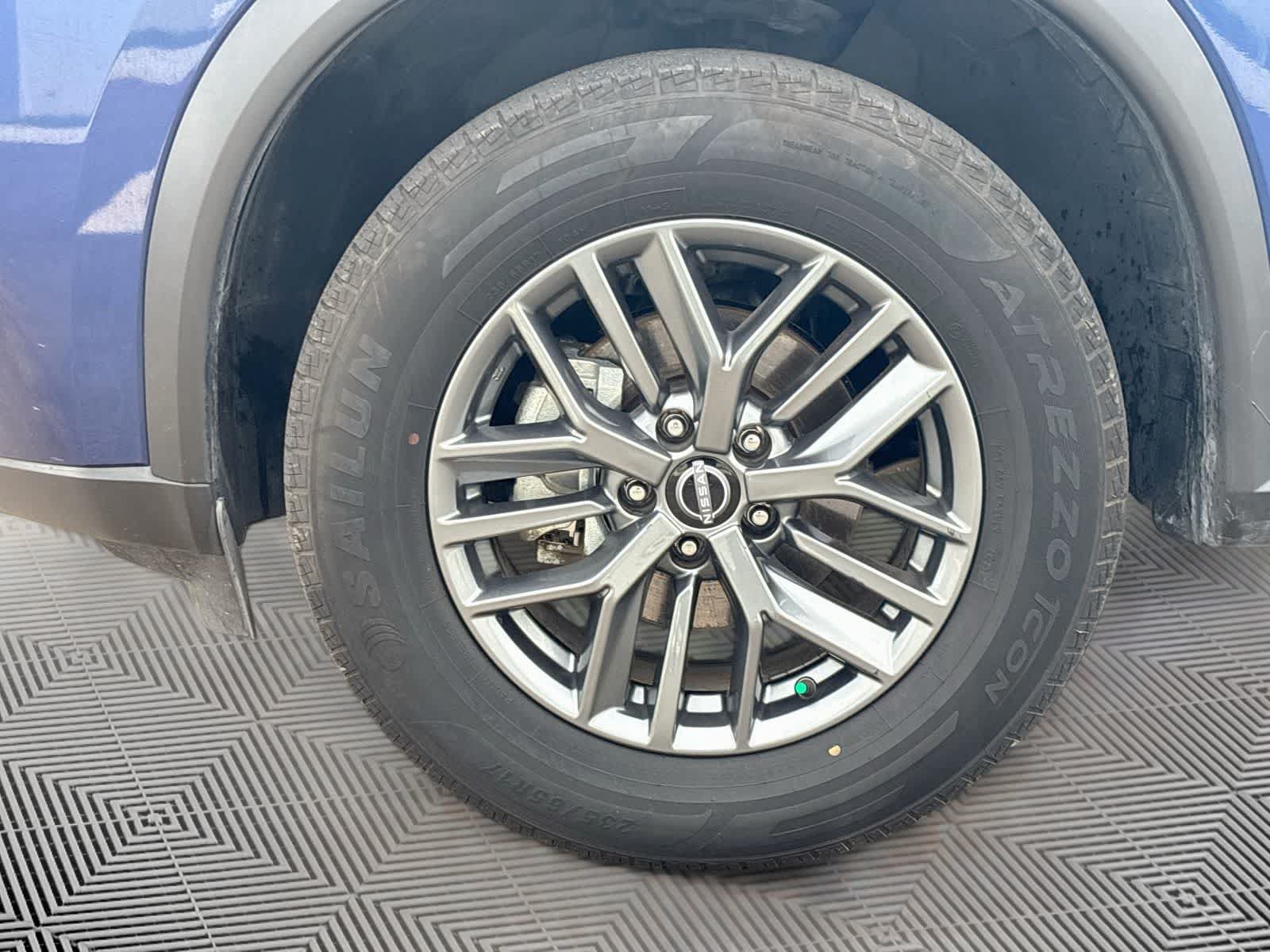 Used 2023 Nissan Rogue S FWD image 30