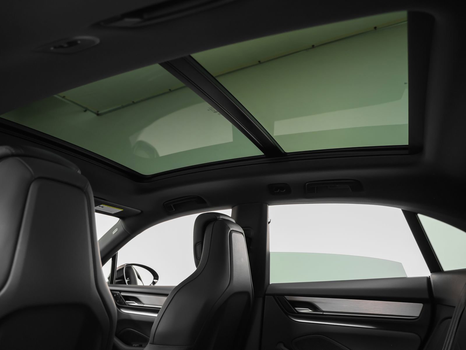 Certified 2025 Porsche Macan 4 Electric image 43