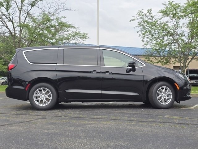 New 2025 Chrysler Voyager LX image 24