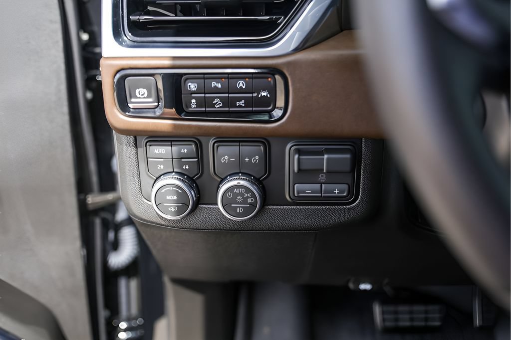Used 2026 GMC Yukon Denali Ultimate AWD/4WD image 17