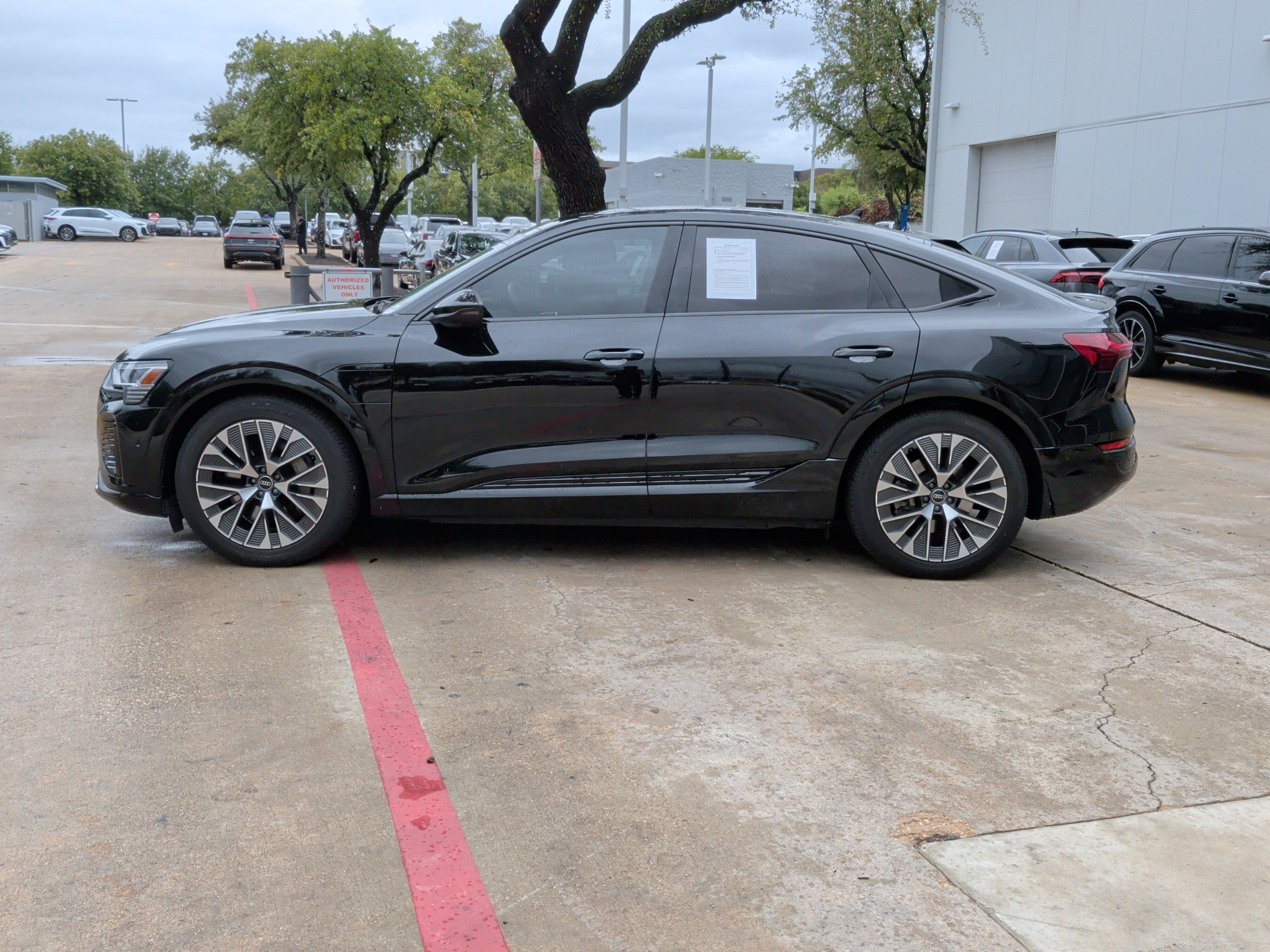 Used 2024 Audi Q8 e-tron Premium Plus AWD/4WD image 7