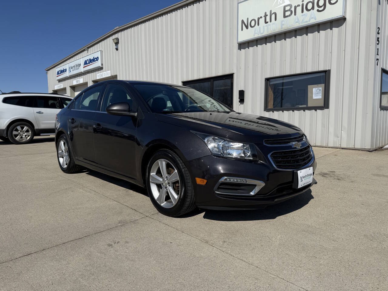 Used 2016 Chevrolet Cruze LT FWD image 1
