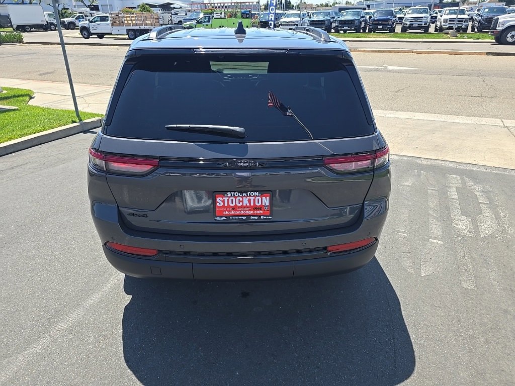 New 2025 Jeep Grand Cherokee Altitude image 14
