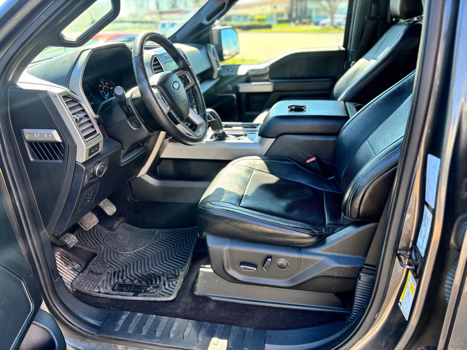 Used 2016 Ford F150 Lariat w/ Equipment Group 502A Luxury AWD/4WD image 14