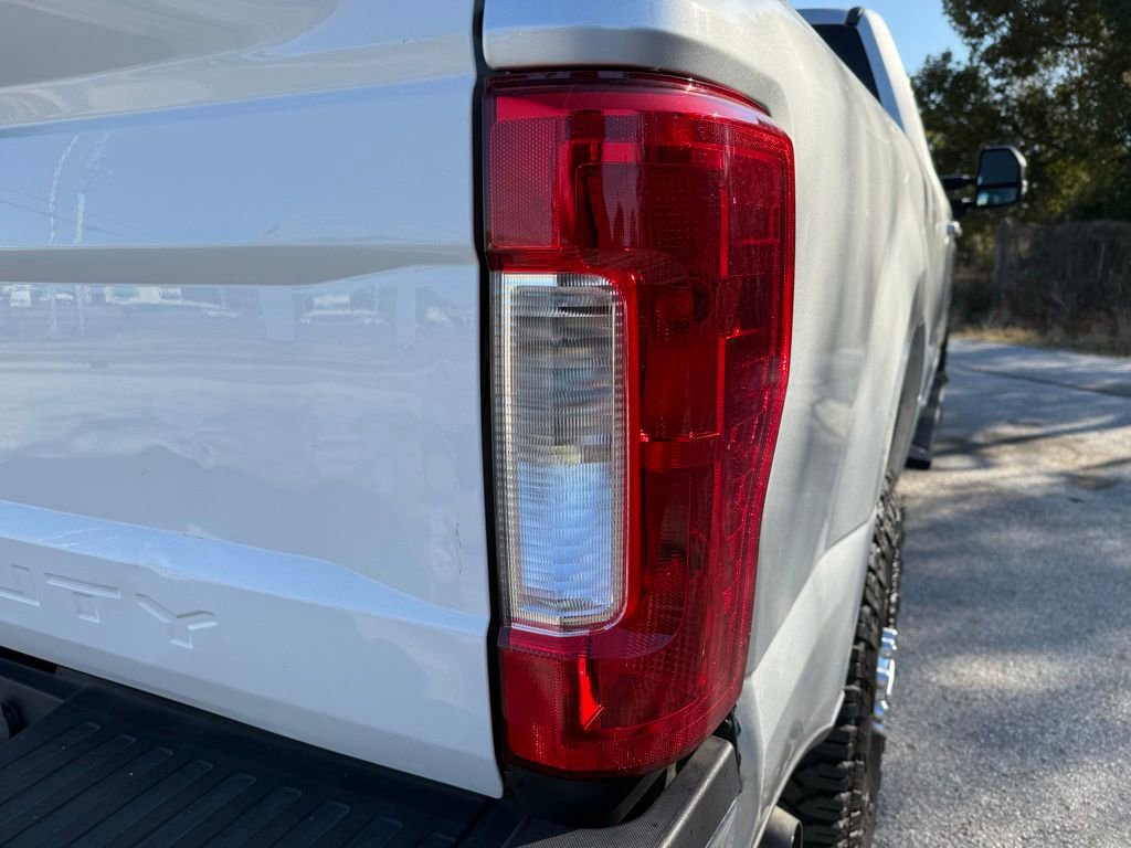 Used 2017 Ford F350 Lariat w/ Lariat Ultimate Package image 13