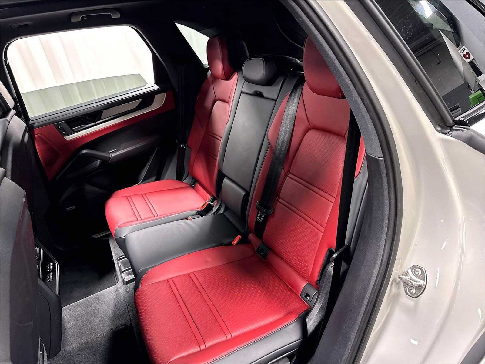 Used 2026 Porsche Cayenne S AWD/4WD image 31
