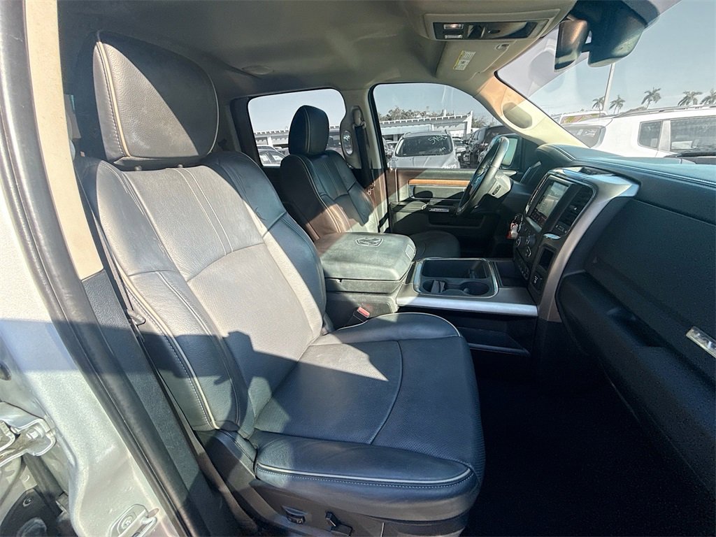 Used 2018 RAM 1500 Laramie image 32