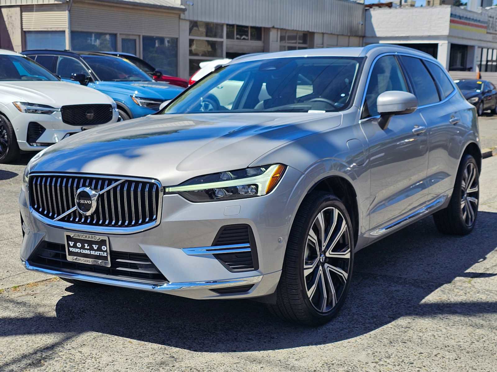 Used 2023 Volvo XC60 T8 Ultimate AWD/4WD image 7