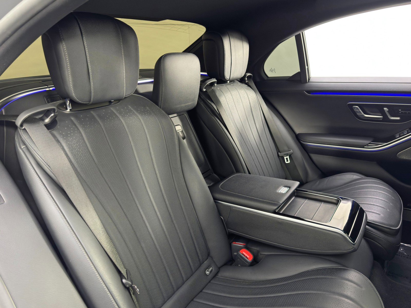 Used 2022 Mercedes-Benz S 500 4MATIC w/ AMG Line Package image 47