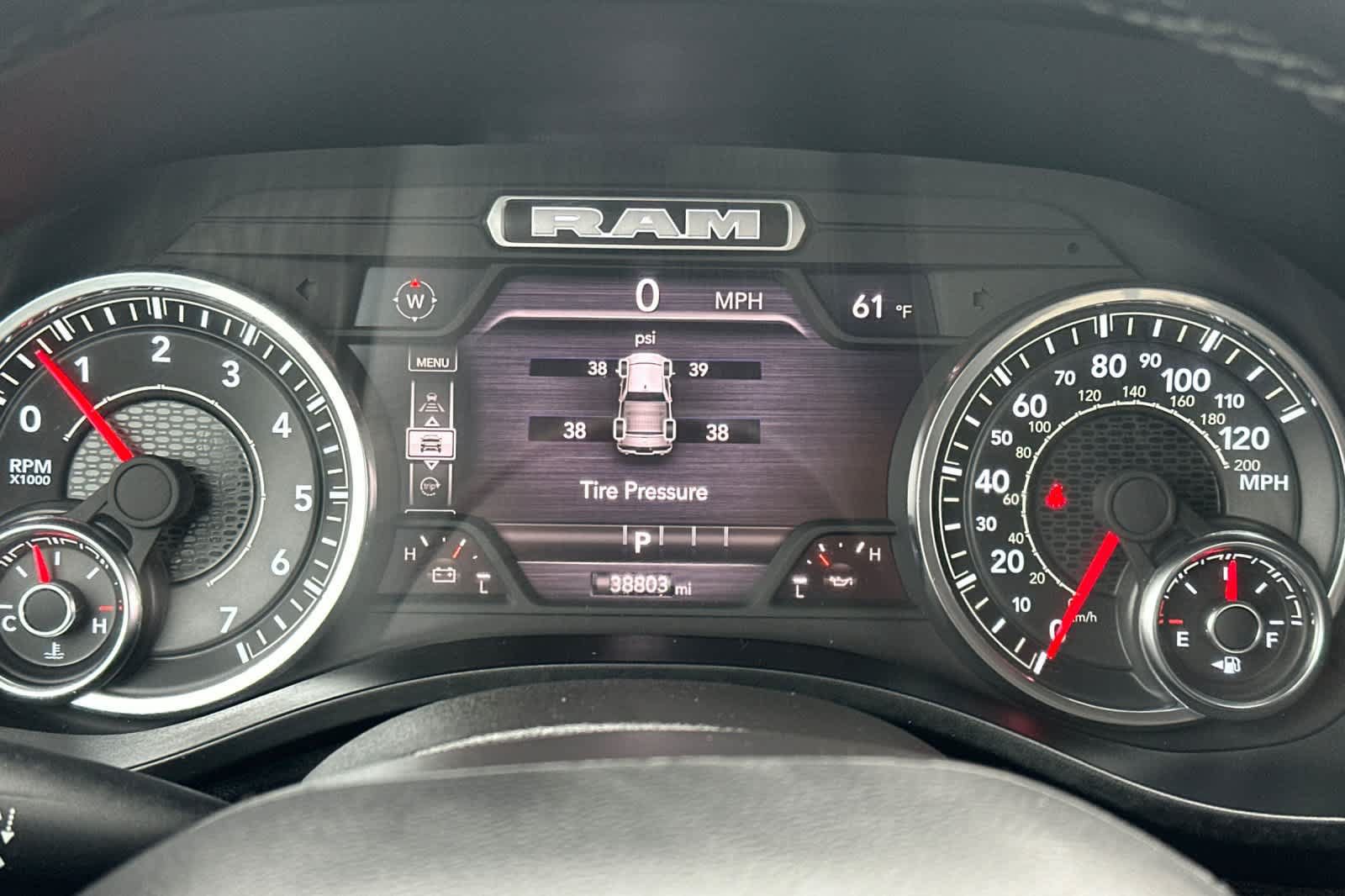 Used 2025 RAM 1500 Laramie AWD/4WD image 31