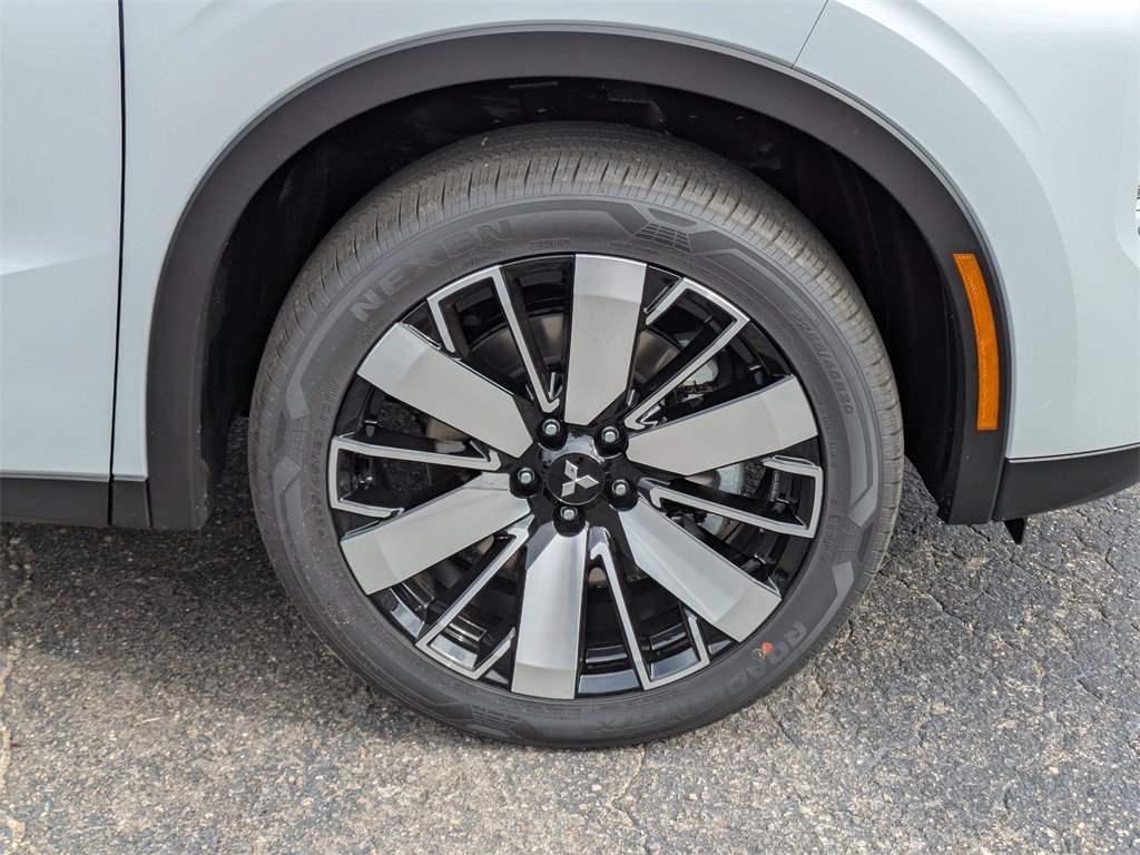 New 2025 Mitsubishi Outlander SE image 11