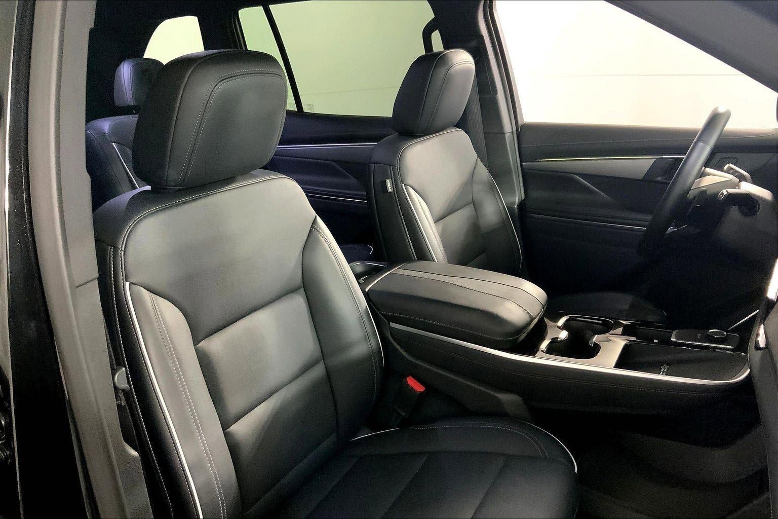 Used 2025 Buick Enclave Preferred FWD image 7