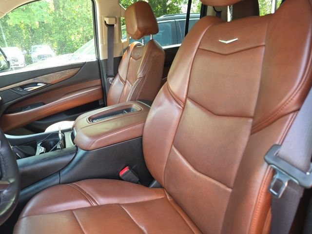 Used 2017 Cadillac Escalade ESV Luxury AWD/4WD image 16