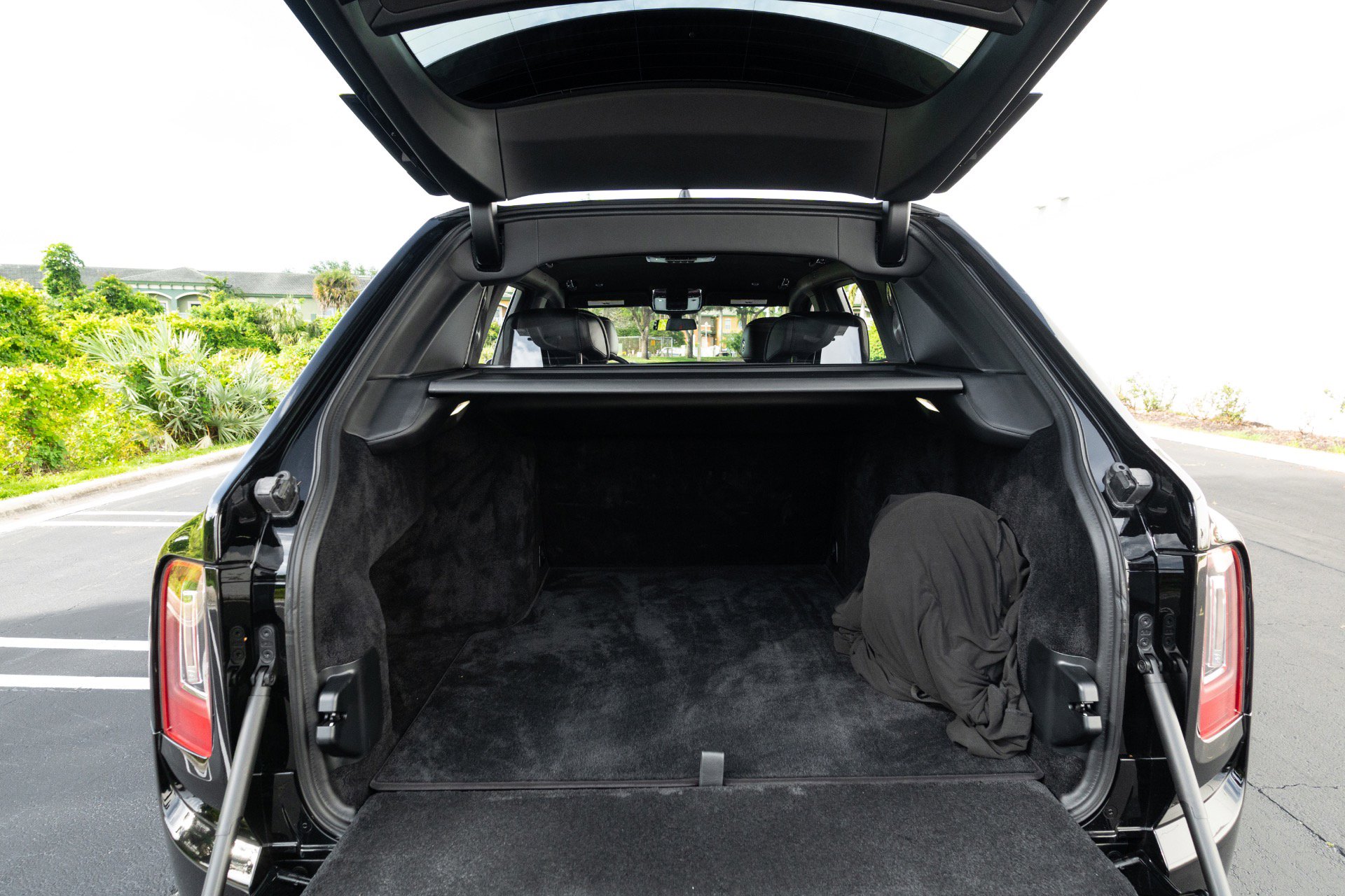 Used 2022 Rolls-Royce Cullinan Black Badge w/ Dark Exterior Package AWD/4WD image 85