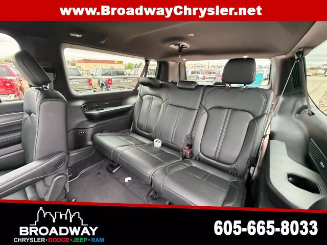 New 2026 Jeep Grand Wagoneer L Limited AWD/4WD image 15