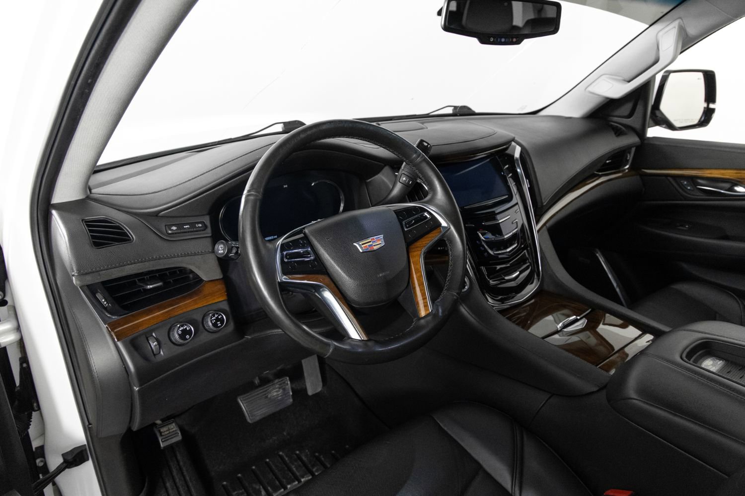 Used 2016 Cadillac Escalade Luxury image 13