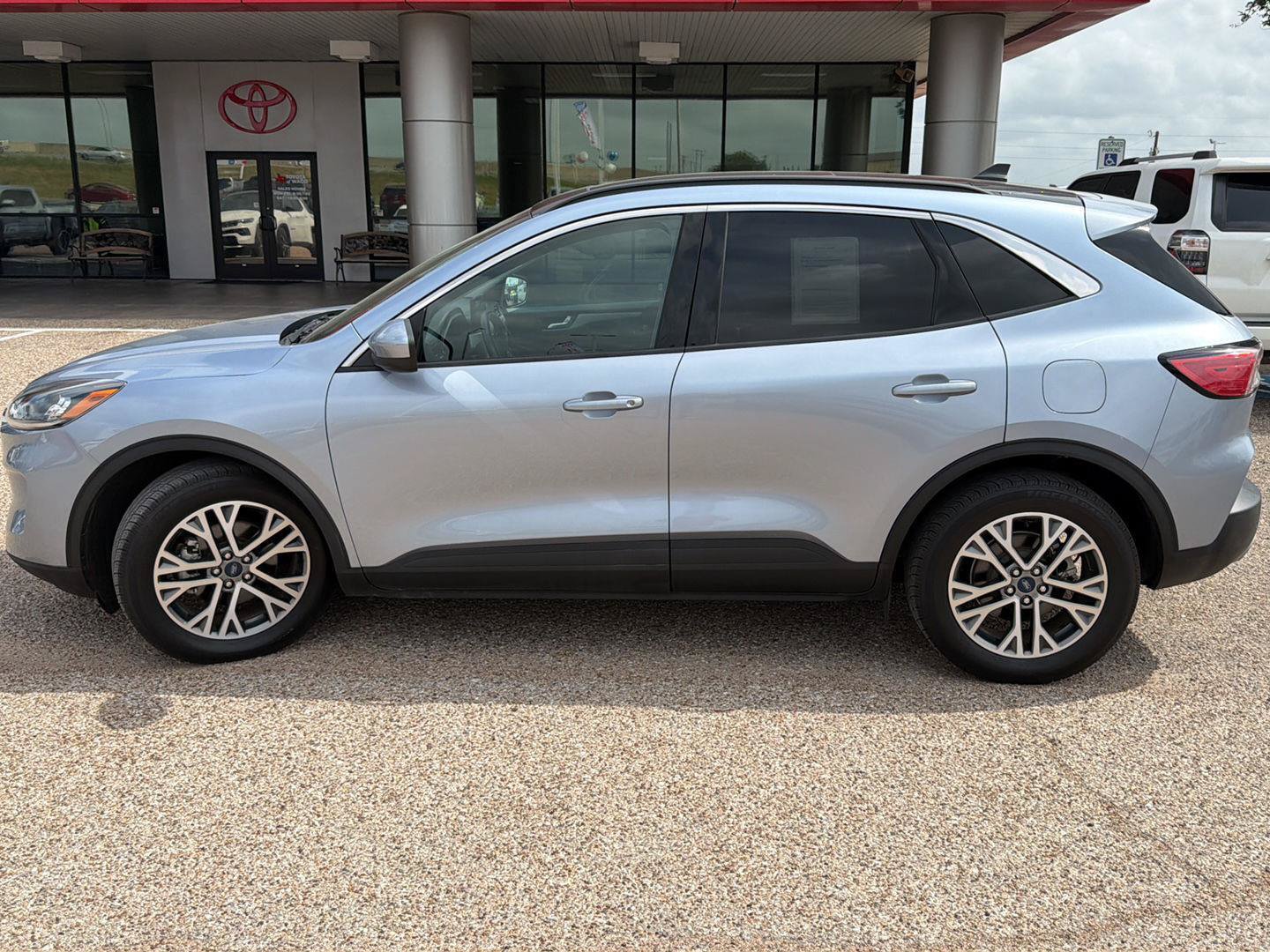 Used 2022 Ford Escape SEL w/ Technology Package FWD image 6