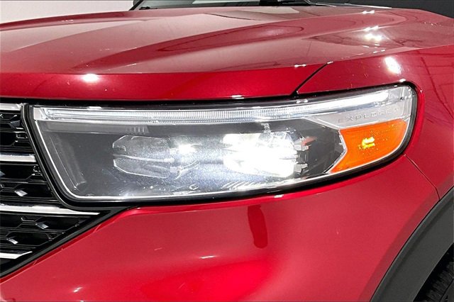 Used 2021 Ford Explorer XLT image 34