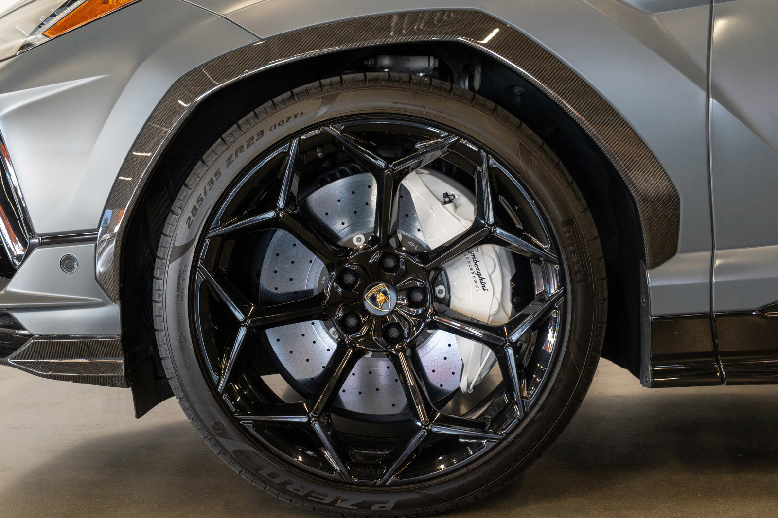 Used 2023 Lamborghini Urus Performante AWD/4WD image 28