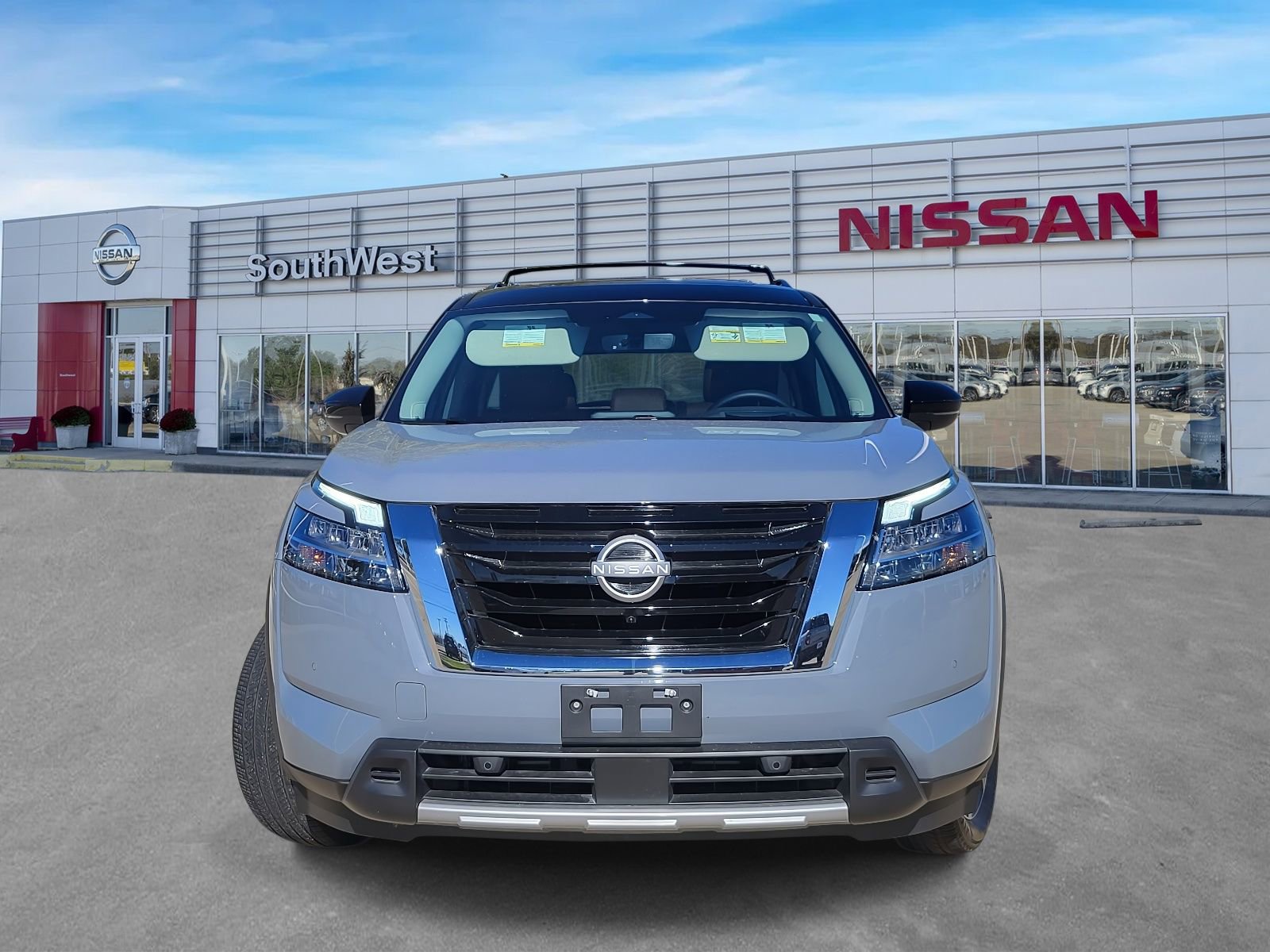 Used 2024 Nissan Pathfinder Platinum w/ Cargo Package image 10