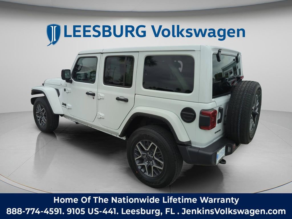 Used 2025 Jeep Wrangler Unlimited Sahara AWD/4WD image 9