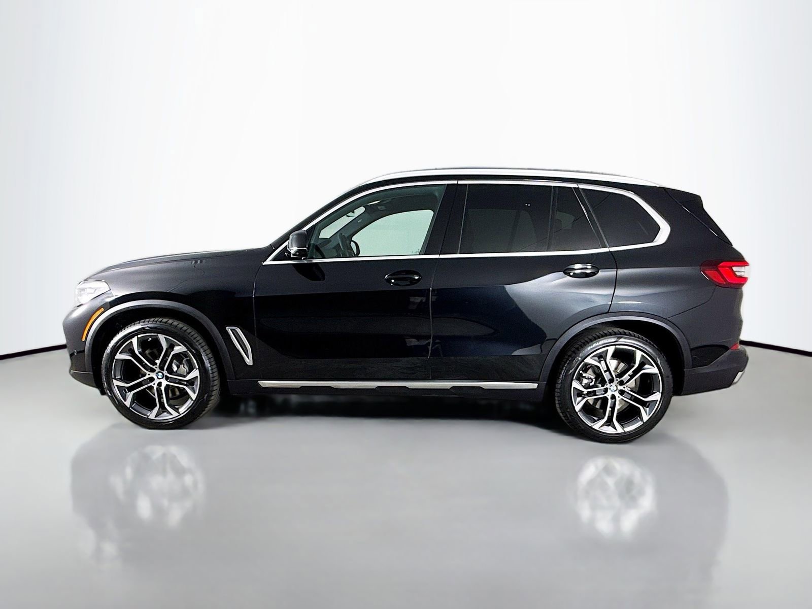 Certified 2023 BMW X5 xDrive40i w/ Premium Package image 4