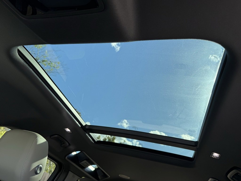 New 2026 Land Rover Defender 110 X-Dynamic SE image 30