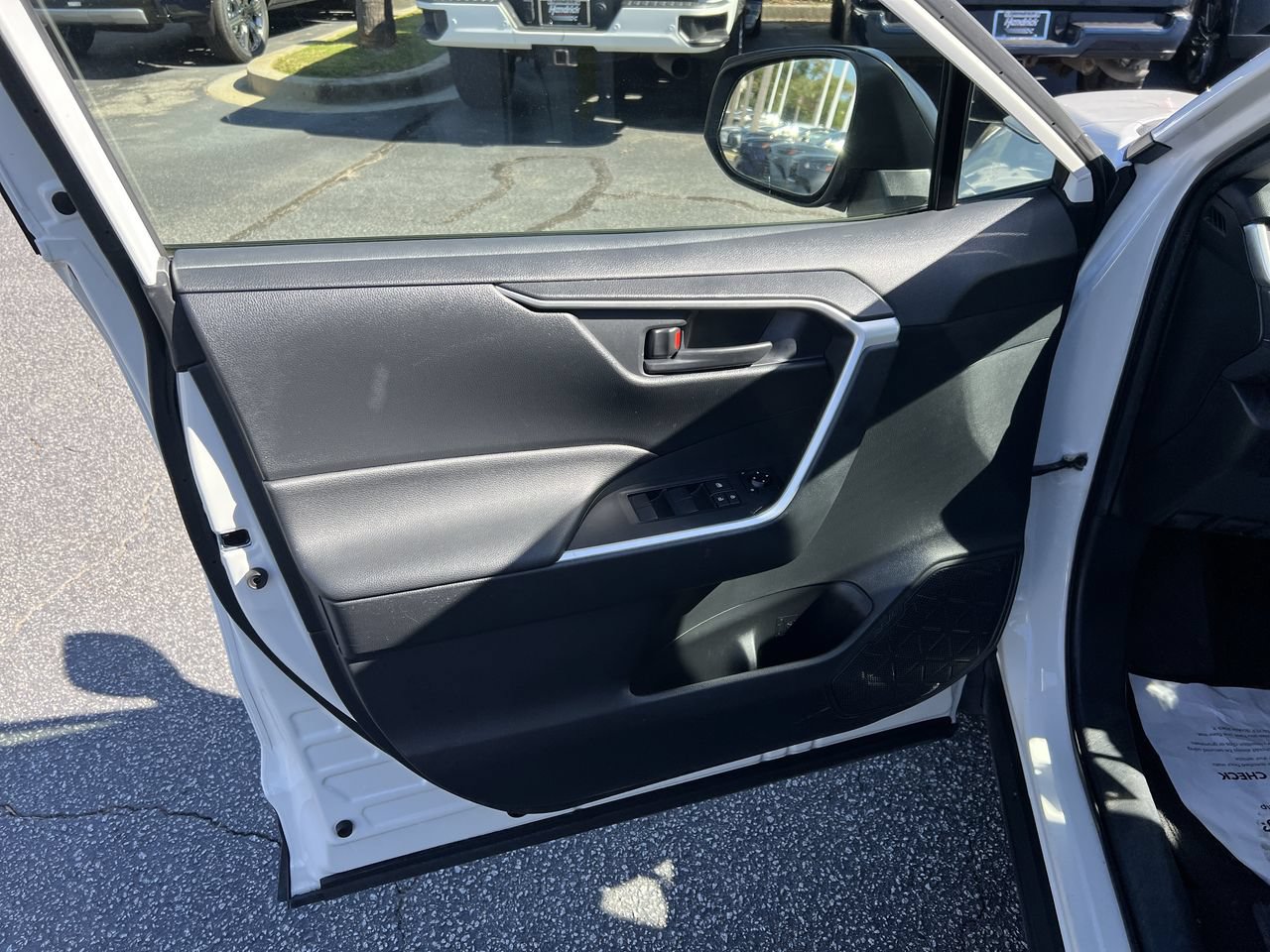 Used 2019 Toyota RAV4 LE FWD image 14