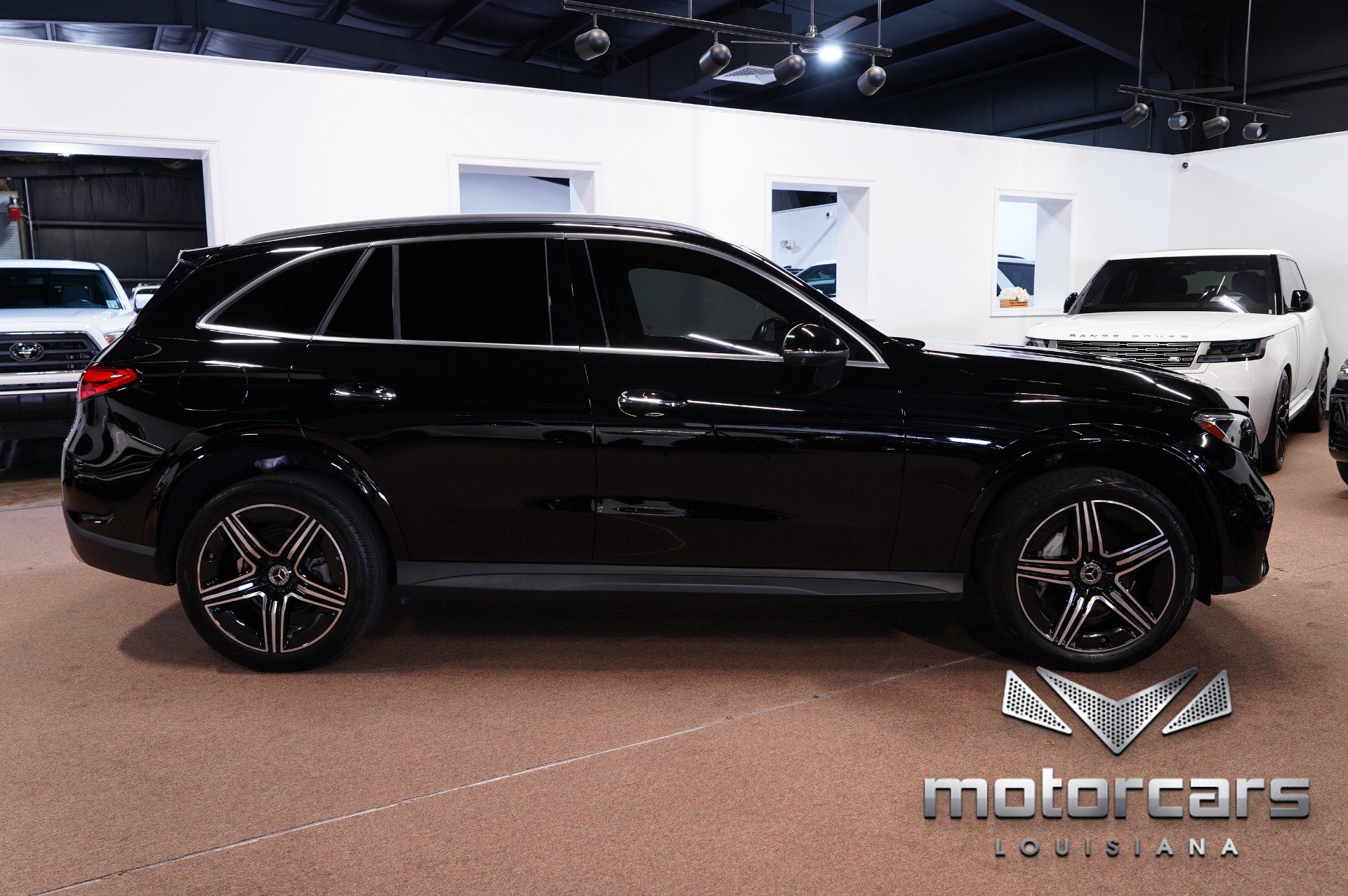 Used 2023 Mercedes-Benz GLC 300 w/ AMG Line image 8