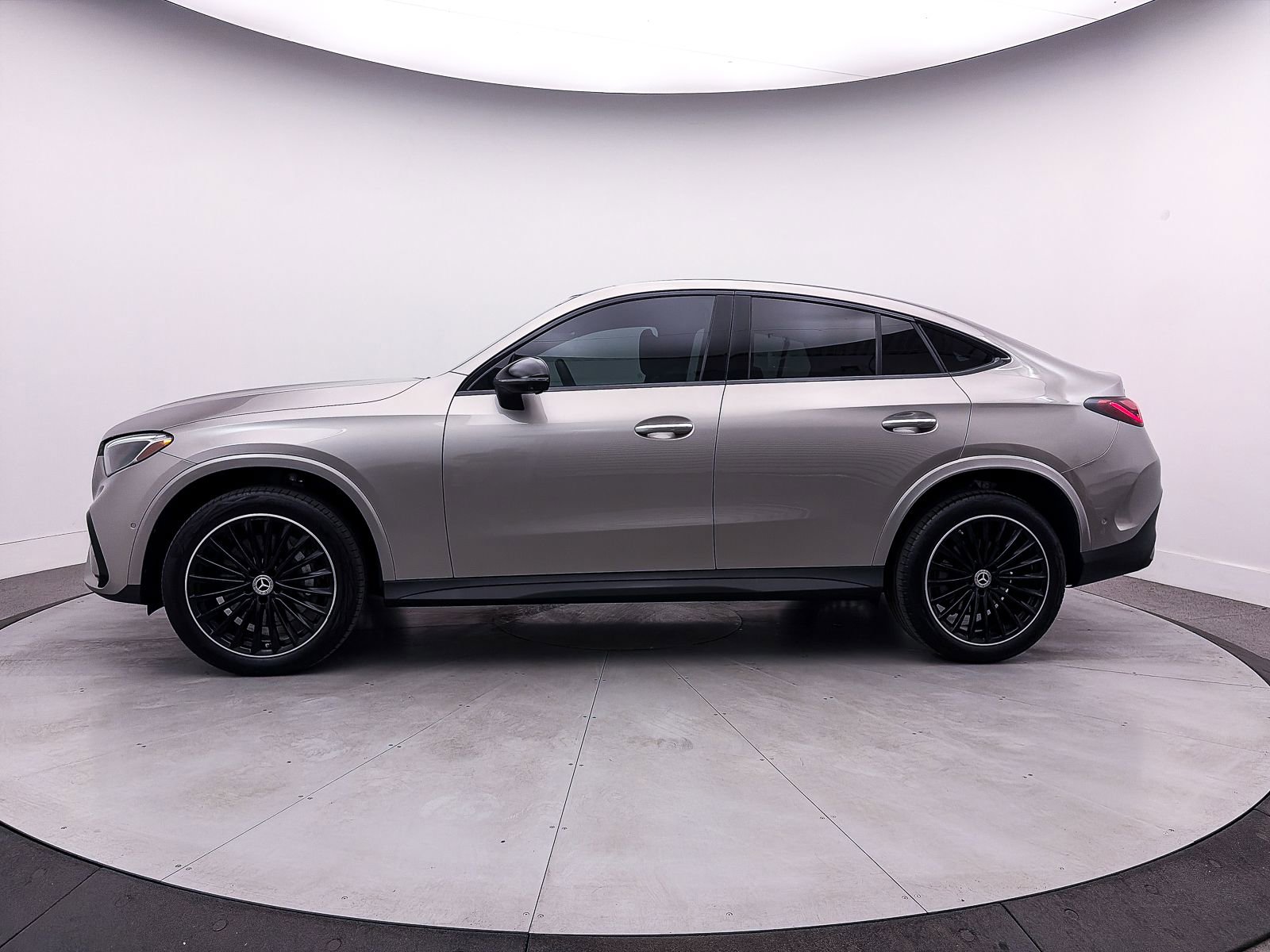 Used 2024 Mercedes-Benz GLC 300 4MATIC w/ AMG Line image 39
