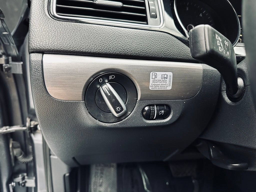 Used 2015 Volkswagen Jetta TDI SE FWD image 32