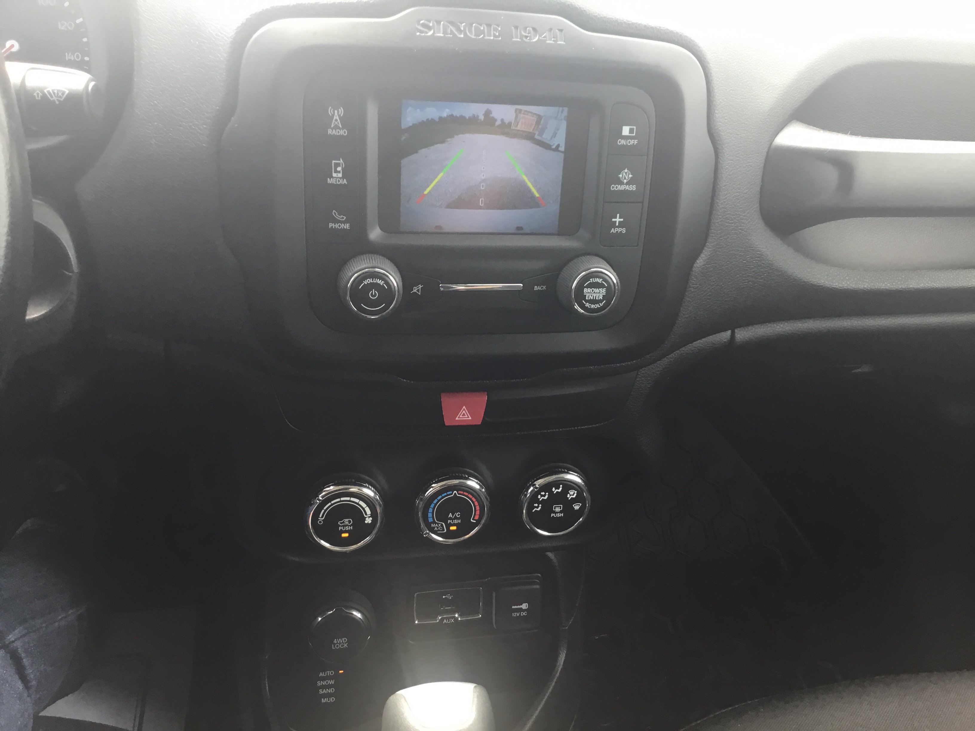 Used 2017 Jeep Renegade Latitude AWD/4WD image 17