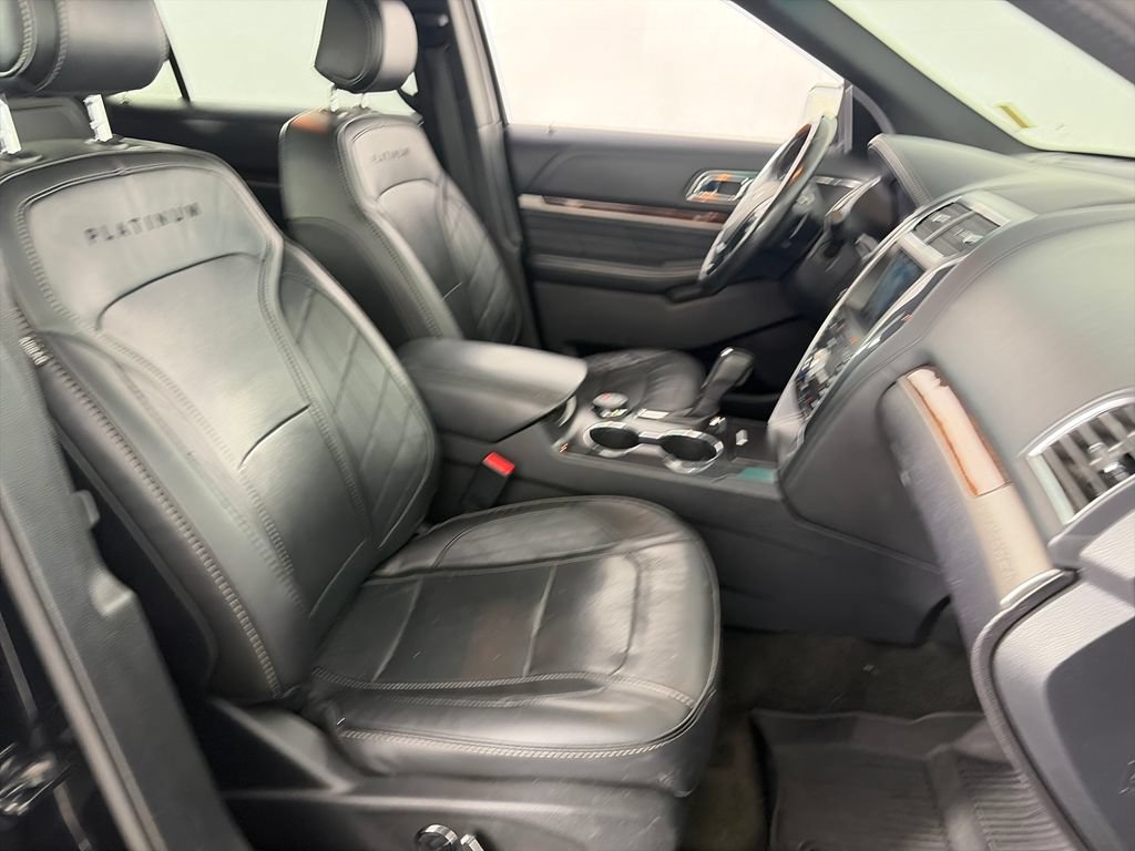 Used 2017 Ford Explorer Platinum AWD/4WD image 32