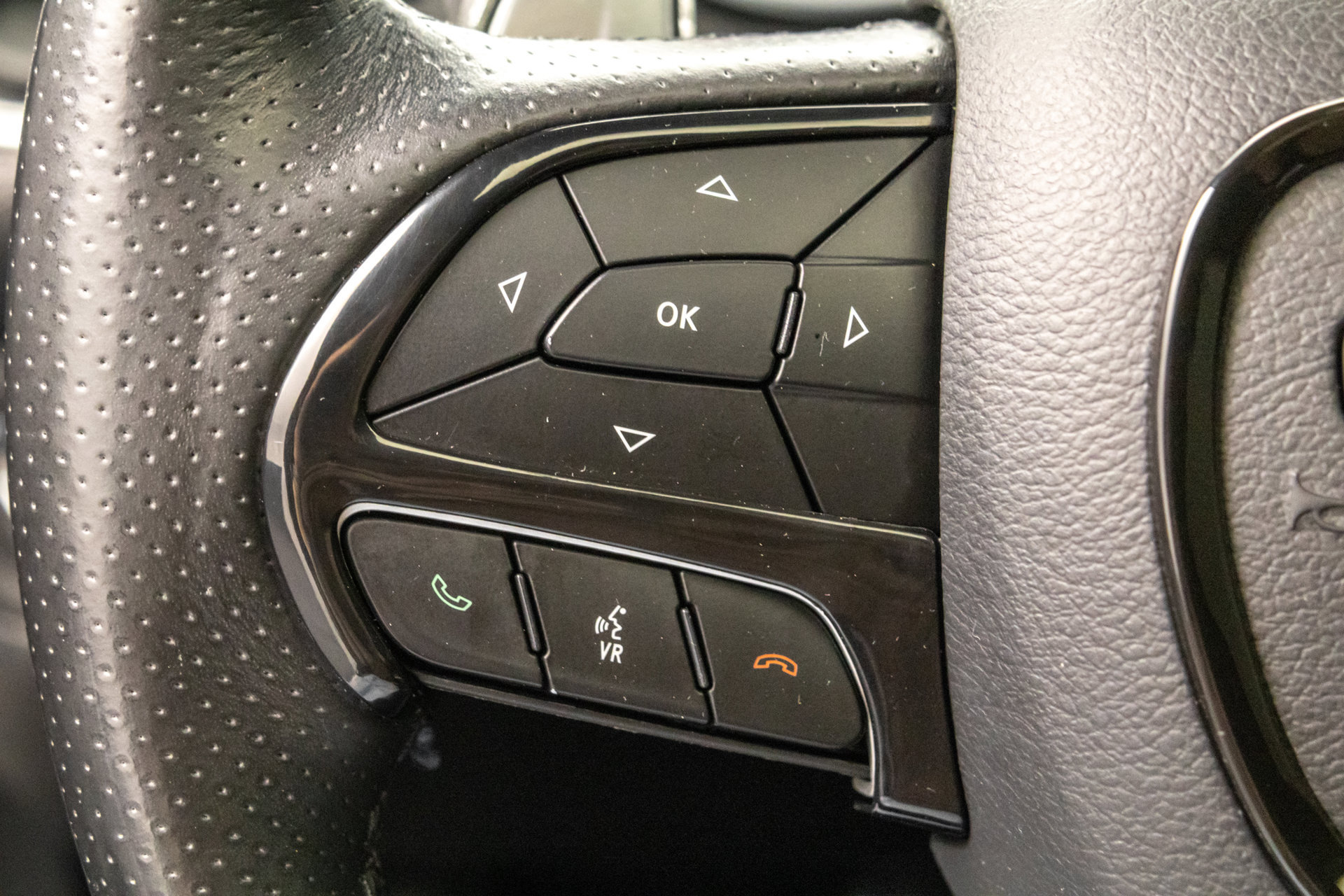 Used 2018 Dodge Challenger R/T Scat Pack w/ Leather Interior Group RWD image 19