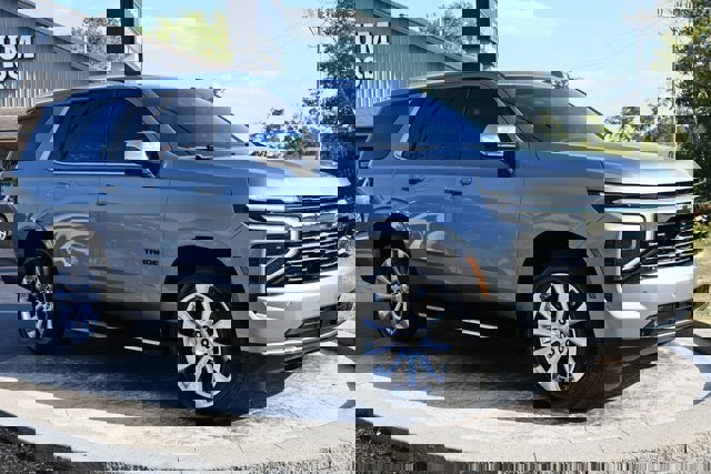 Used 2025 Chevrolet Tahoe Premier image 3