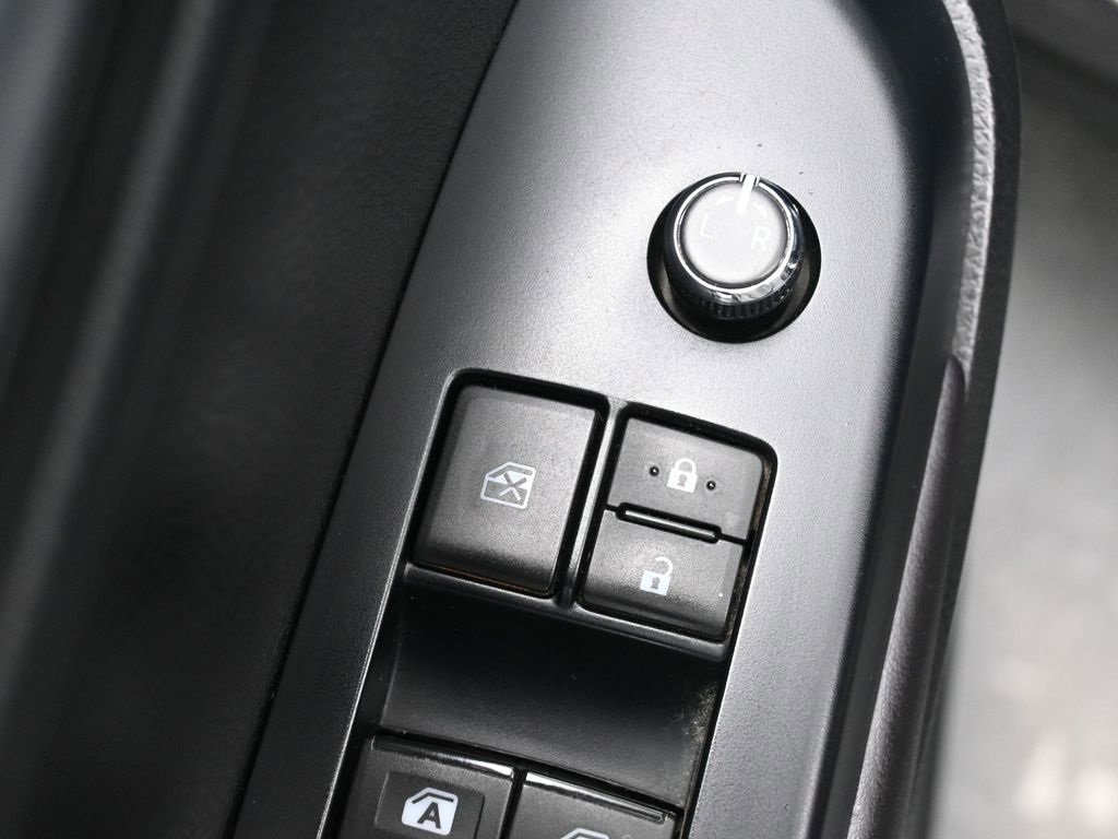 Used 2016 Toyota Highlander XLE image 5