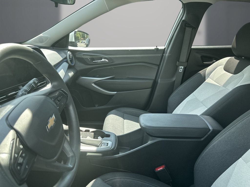 Used 2024 Chevrolet Trax LS w/ LS Convenience Package FWD image 14