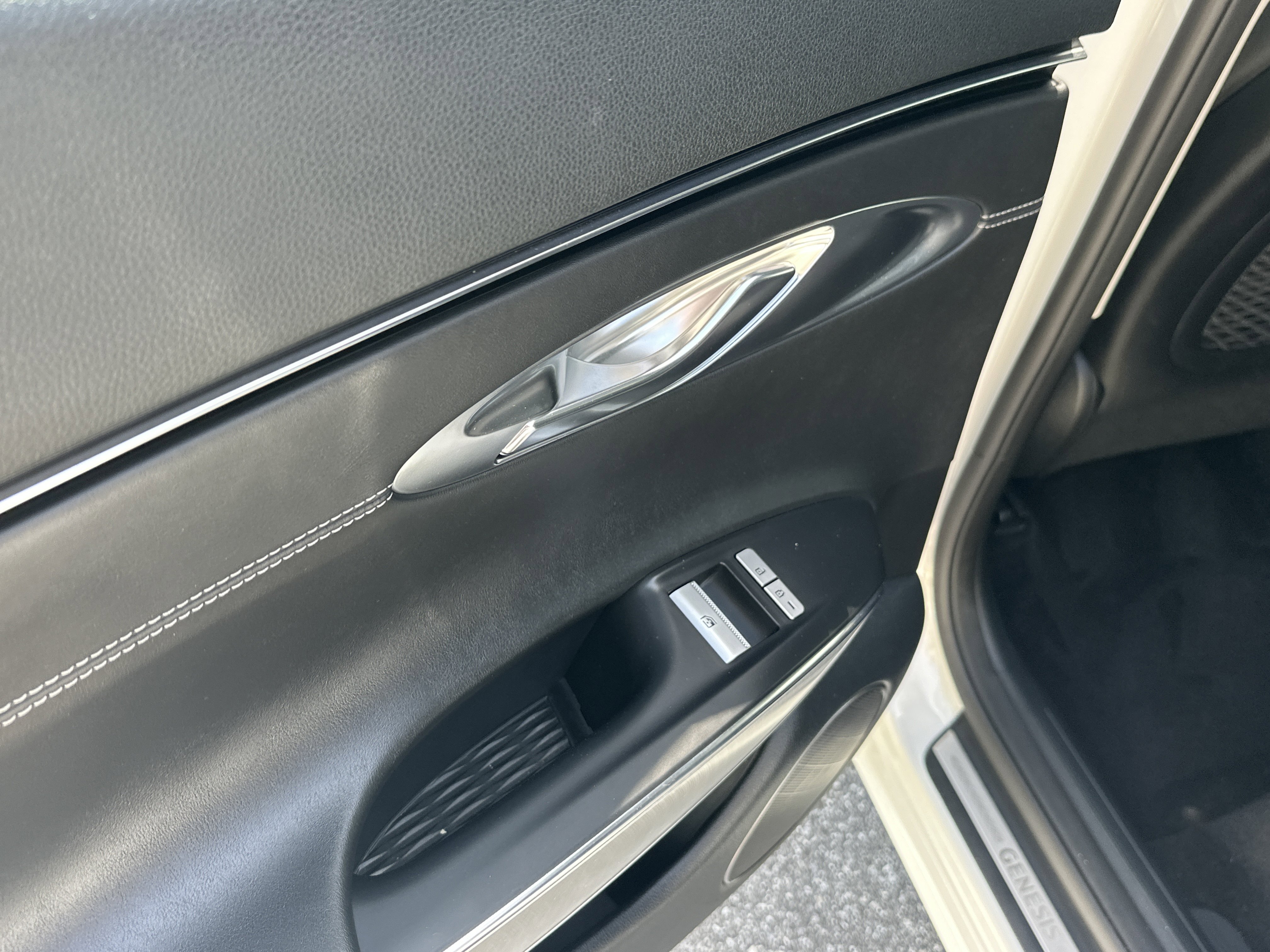 Certified 2023 Genesis GV70 2.5T w/ Select Package image 12