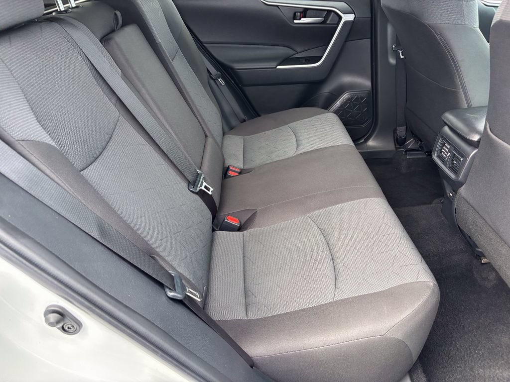 Used 2025 Toyota RAV4 XLE AWD/4WD image 40