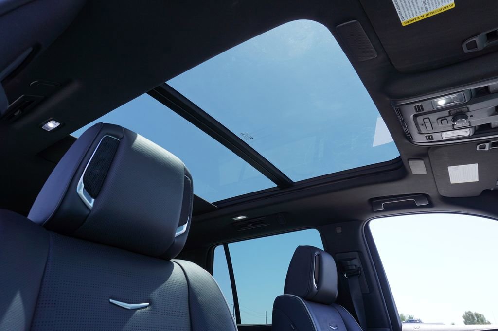 Used 2022 Cadillac Escalade Premium Luxury w/ Performance Package AWD/4WD image 14